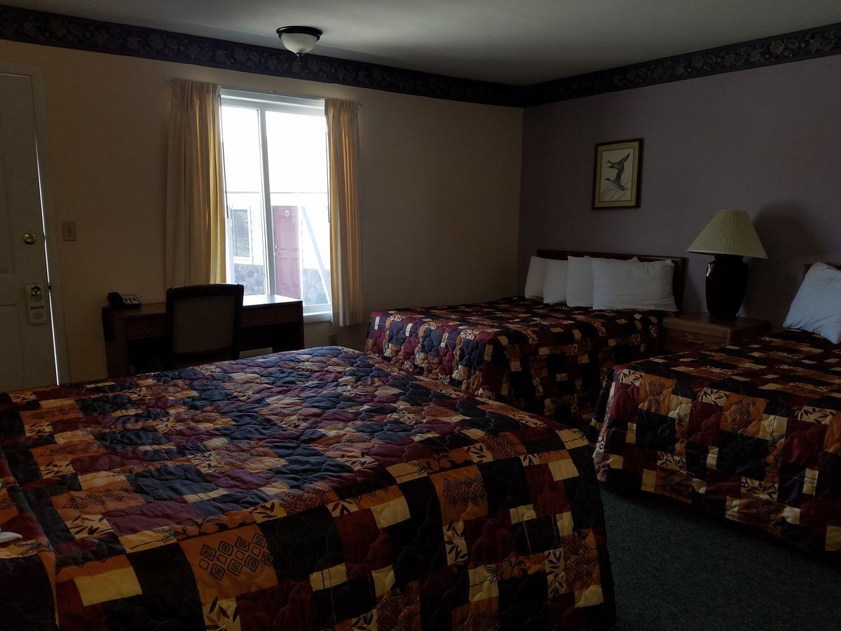 Clark'S Beach Motel โอล์ ฟอร์จ ภายนอก รูปภาพ