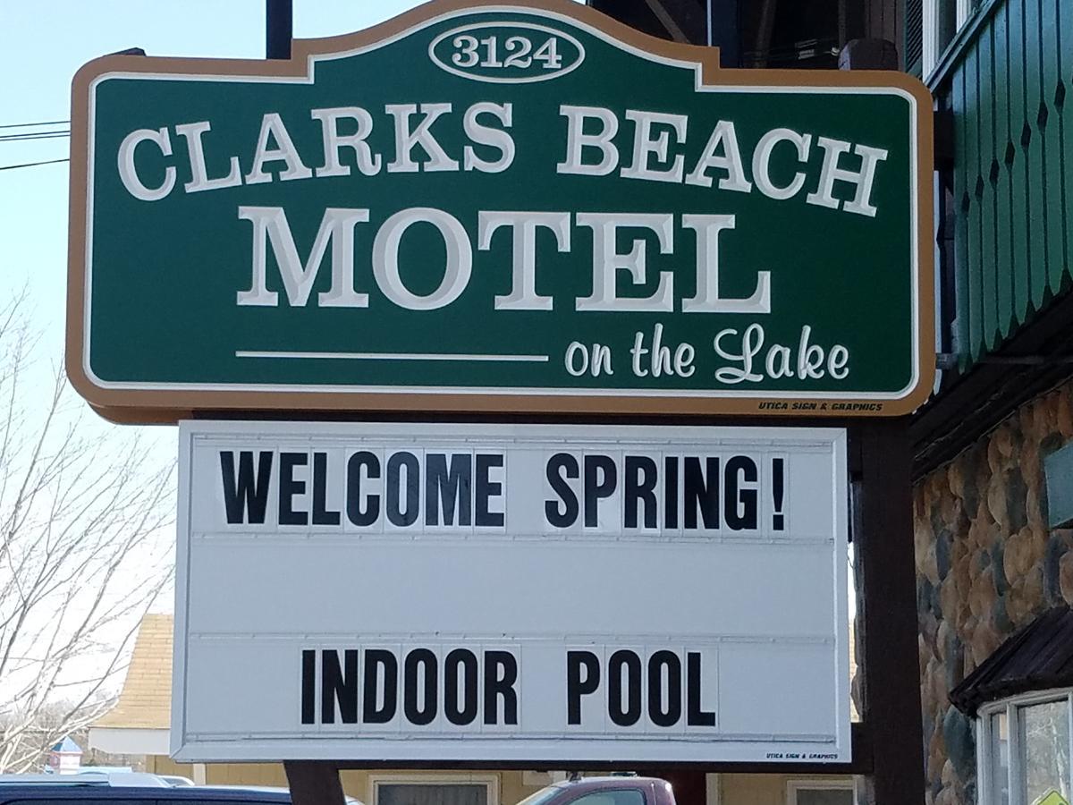Clark'S Beach Motel โอล์ ฟอร์จ ภายนอก รูปภาพ