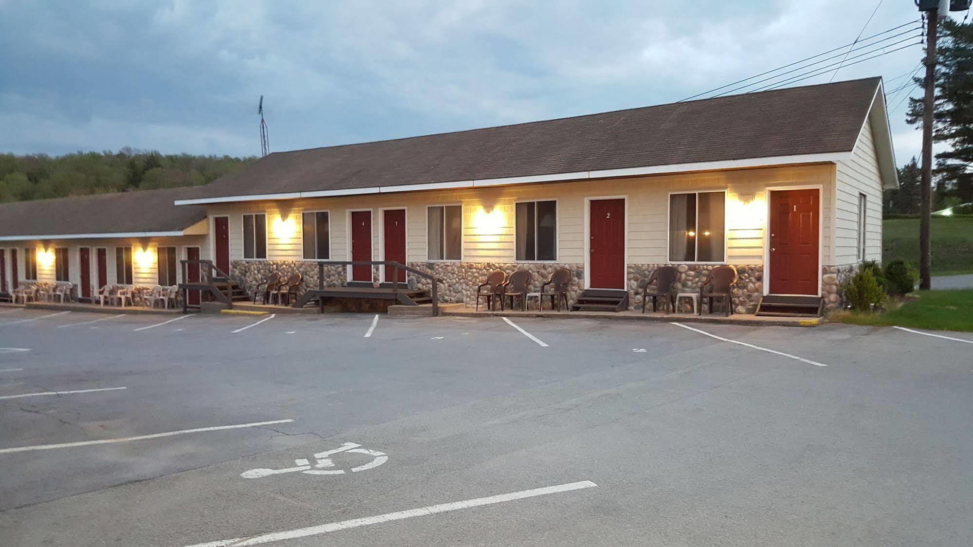 Clark'S Beach Motel โอล์ ฟอร์จ ภายนอก รูปภาพ