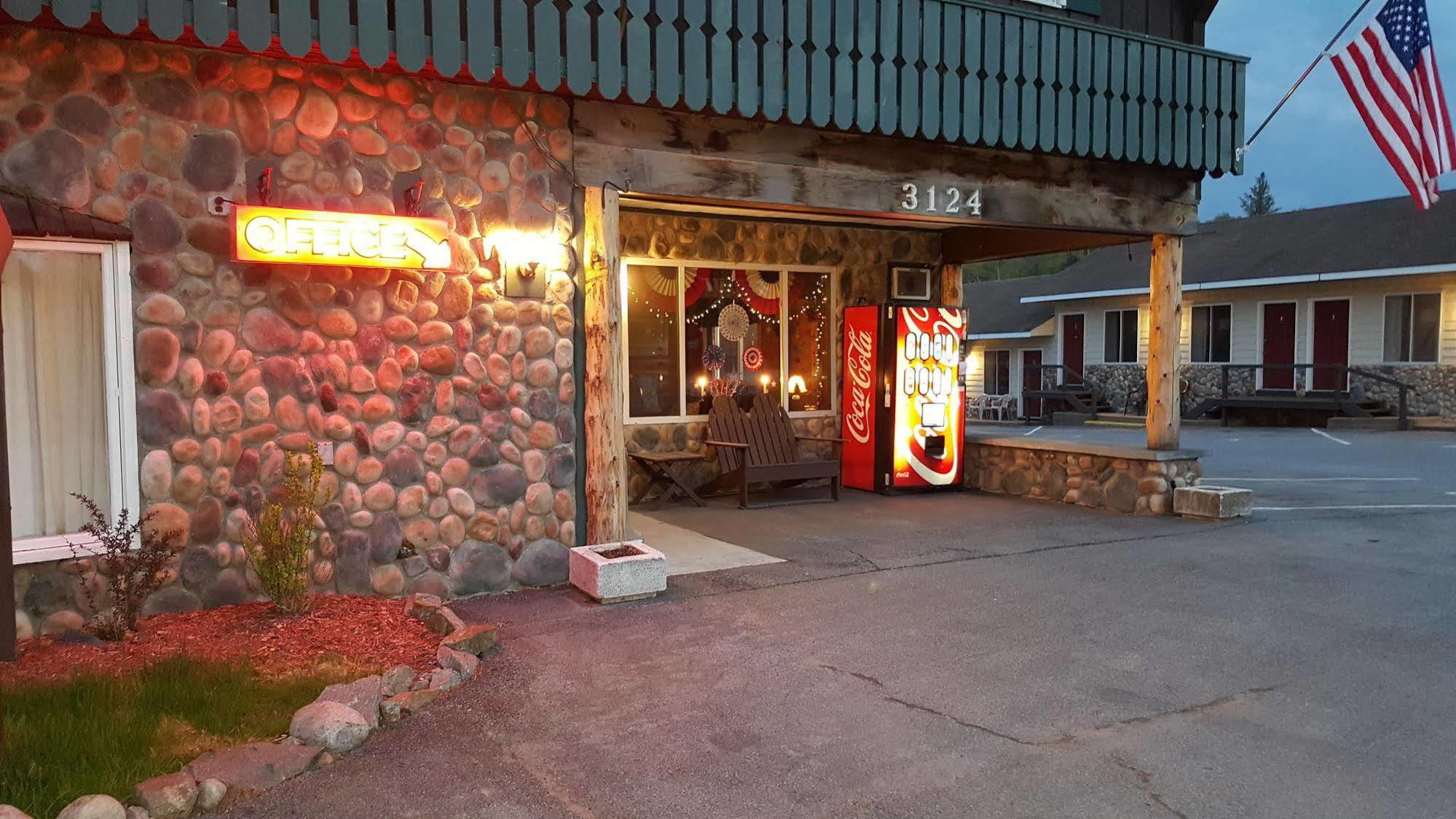 Clark'S Beach Motel โอล์ ฟอร์จ ภายนอก รูปภาพ