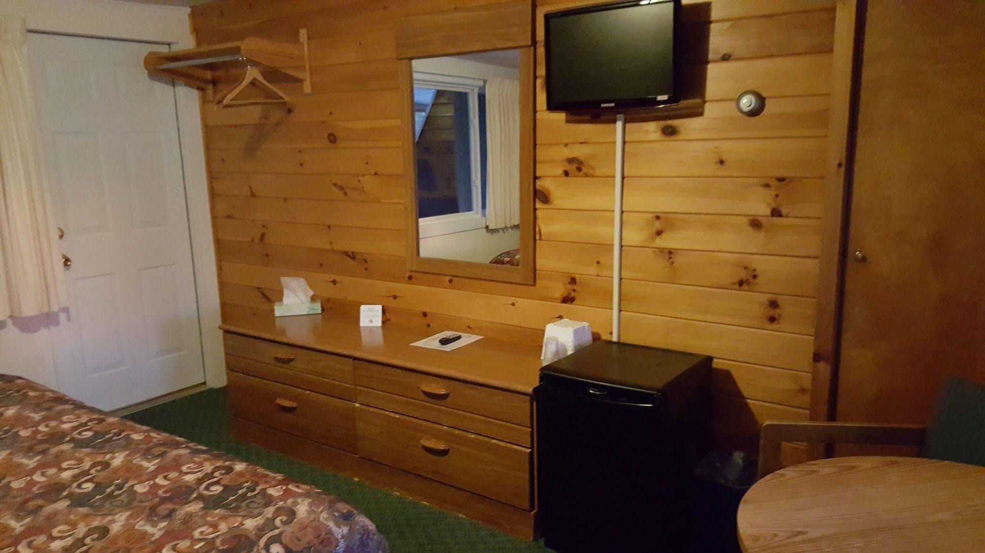 Clark'S Beach Motel โอล์ ฟอร์จ ภายนอก รูปภาพ